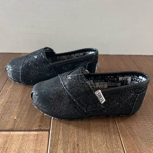 Toms glitter size 5